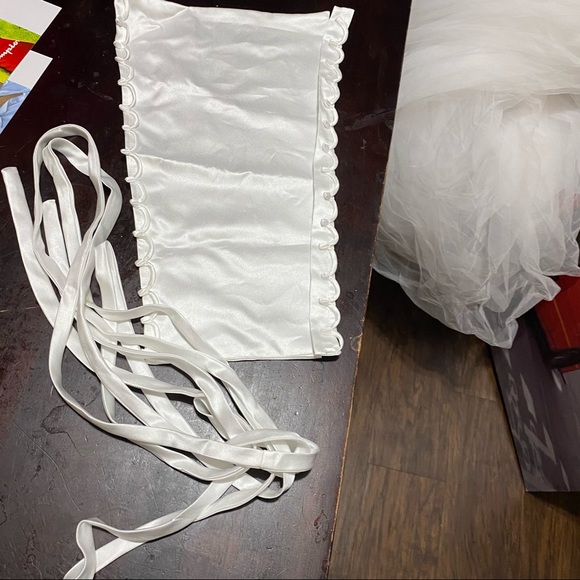 Wedding dress - Picture 6 of 12